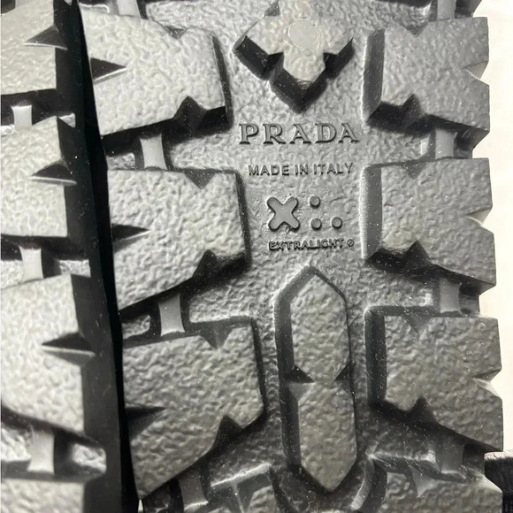 Prada
Logo rubber slides size 40 - Picture 5 of 7